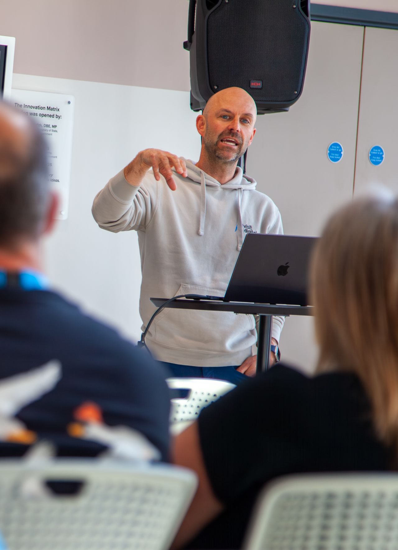 Lee Woodman presenting at a live workshop